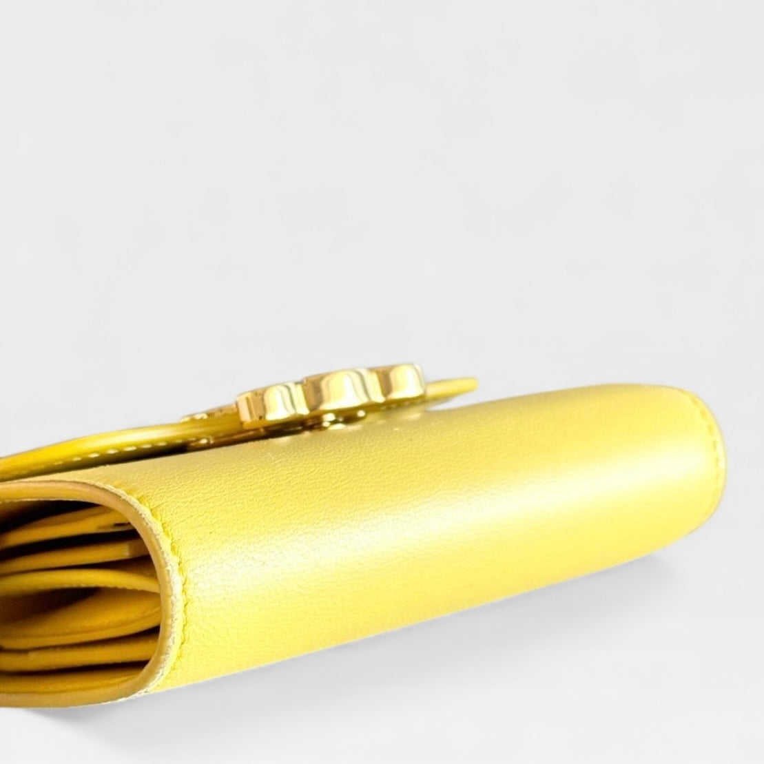 CELINE セリーヌ トリオンフ スモール フラップウォレット / シャイニーカーフスキン イエロー