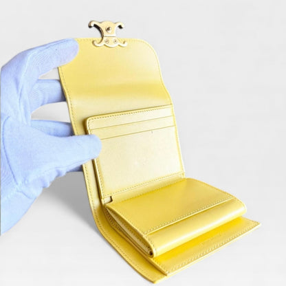 CELINE セリーヌ トリオンフ スモール フラップウォレット / シャイニーカーフスキン イエロー