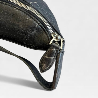 BERLUTI ベルルッティ カリグラフィ スクリット レザー ボディバッグ