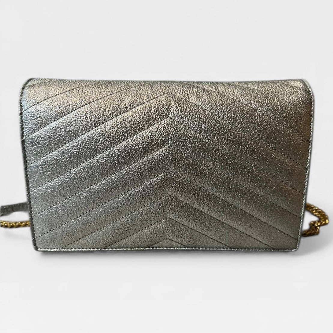 Yves Saint Laurent イヴ・サンローラン　カサンドラ　チェーンウォレット メタリックシルバー