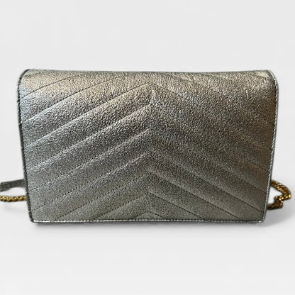 Yves Saint Laurent イヴ・サンローラン　カサンドラ　チェーンウォレット メタリックシルバー