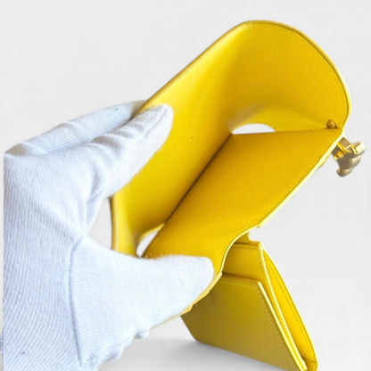 CELINE セリーヌ トリオンフ スモール フラップウォレット / シャイニーカーフスキン イエロー