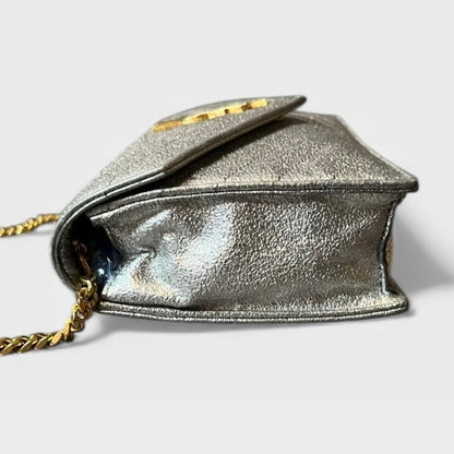 Yves Saint Laurent イヴ・サンローラン　カサンドラ　チェーンウォレット メタリックシルバー