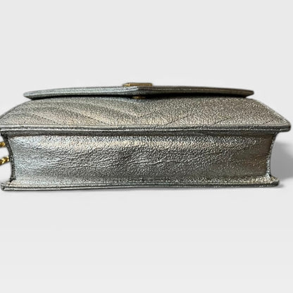 Yves Saint Laurent イヴ・サンローラン　カサンドラ　チェーンウォレット メタリックシルバー