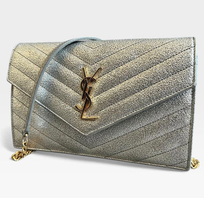 Yves Saint Laurent イヴ・サンローラン　カサンドラ　チェーンウォレット メタリックシルバー