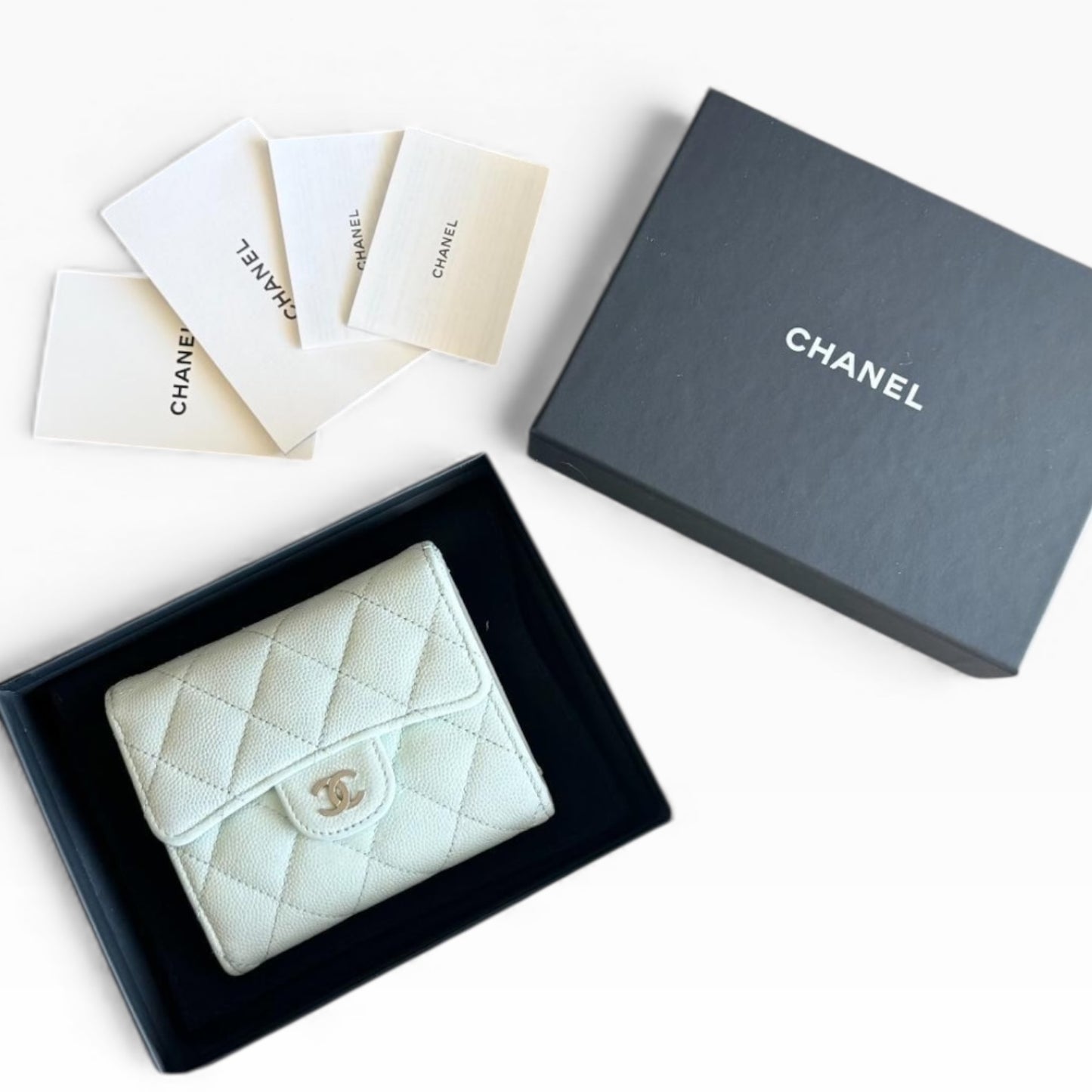 CHANEL シャネル　キャビアスキン　マトラッセ　三つ折り財布　ミントグリーン